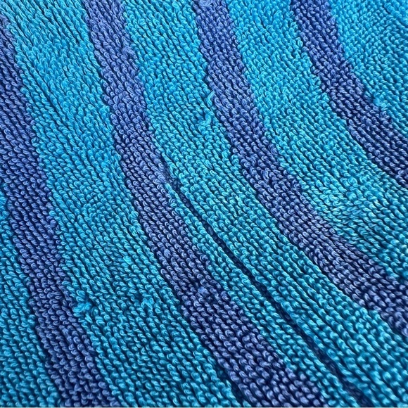 Vintage Mervyn’s Dancing Dolphin Waves Cotton Beach Towel Blue Green 36x64 FLAWS - Picture 12 of 16